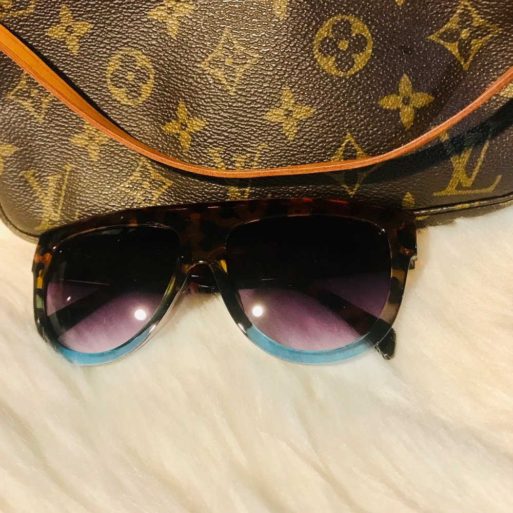 Oversized Leopard with Blue Bottom